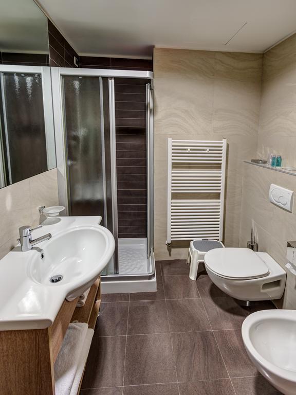 רוביגו Hotel Capital מראה חיצוני תמונה